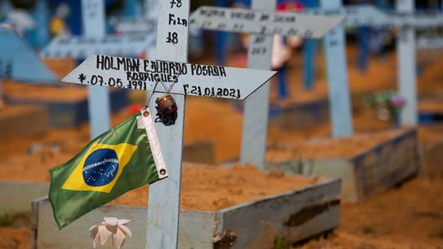 Covid-19: mortes voltam a passar de 2 mil por dia na média móvel
